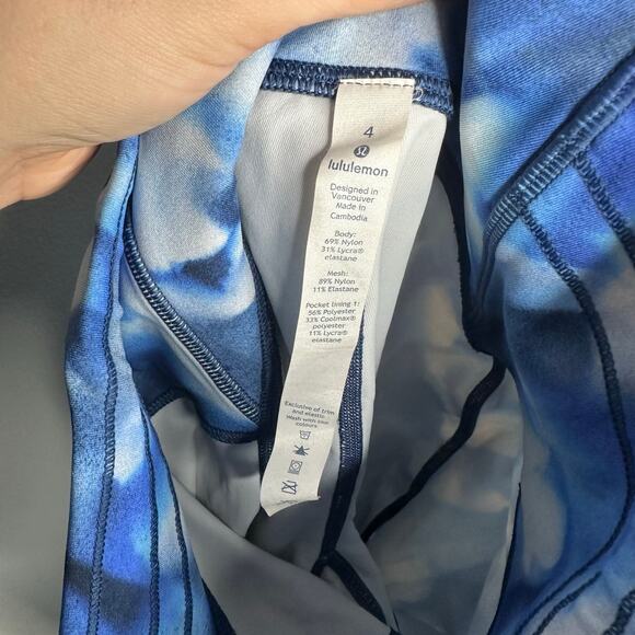 Lululemon Women’s Blue Print Train Times Crop 17" In Mini Blush Blossom Size 4 - Picture 10 of 10